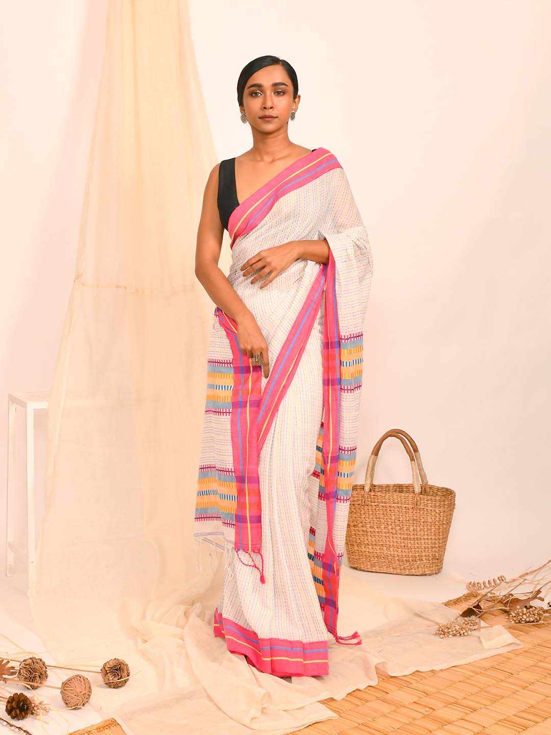WOVEN GRACE (BENGAL HANDLOOM COTTON BLEND SAREE)