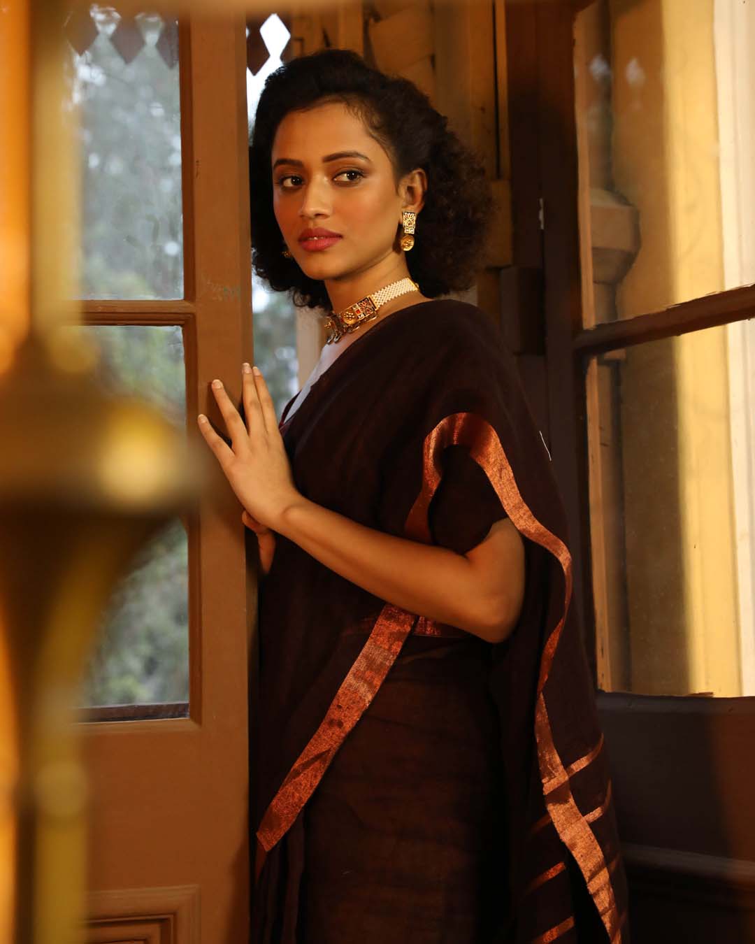 EARTHY ELEGANCE (HANDLOOM PURE LINEN SAREE)