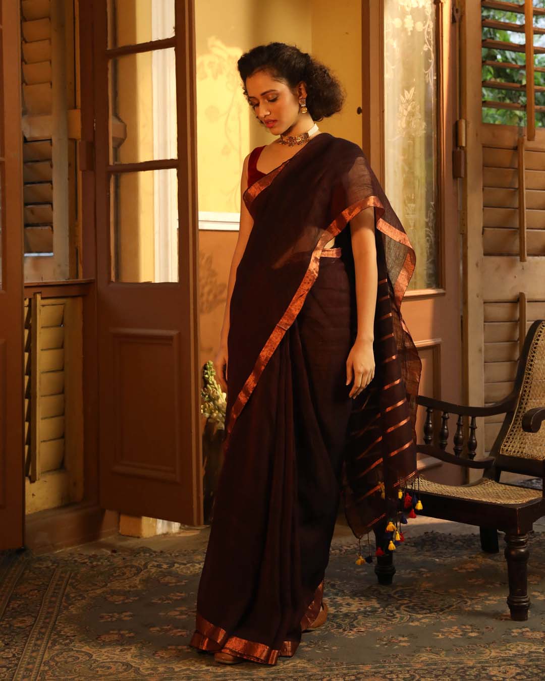 EARTHY ELEGANCE (HANDLOOM PURE LINEN SAREE)