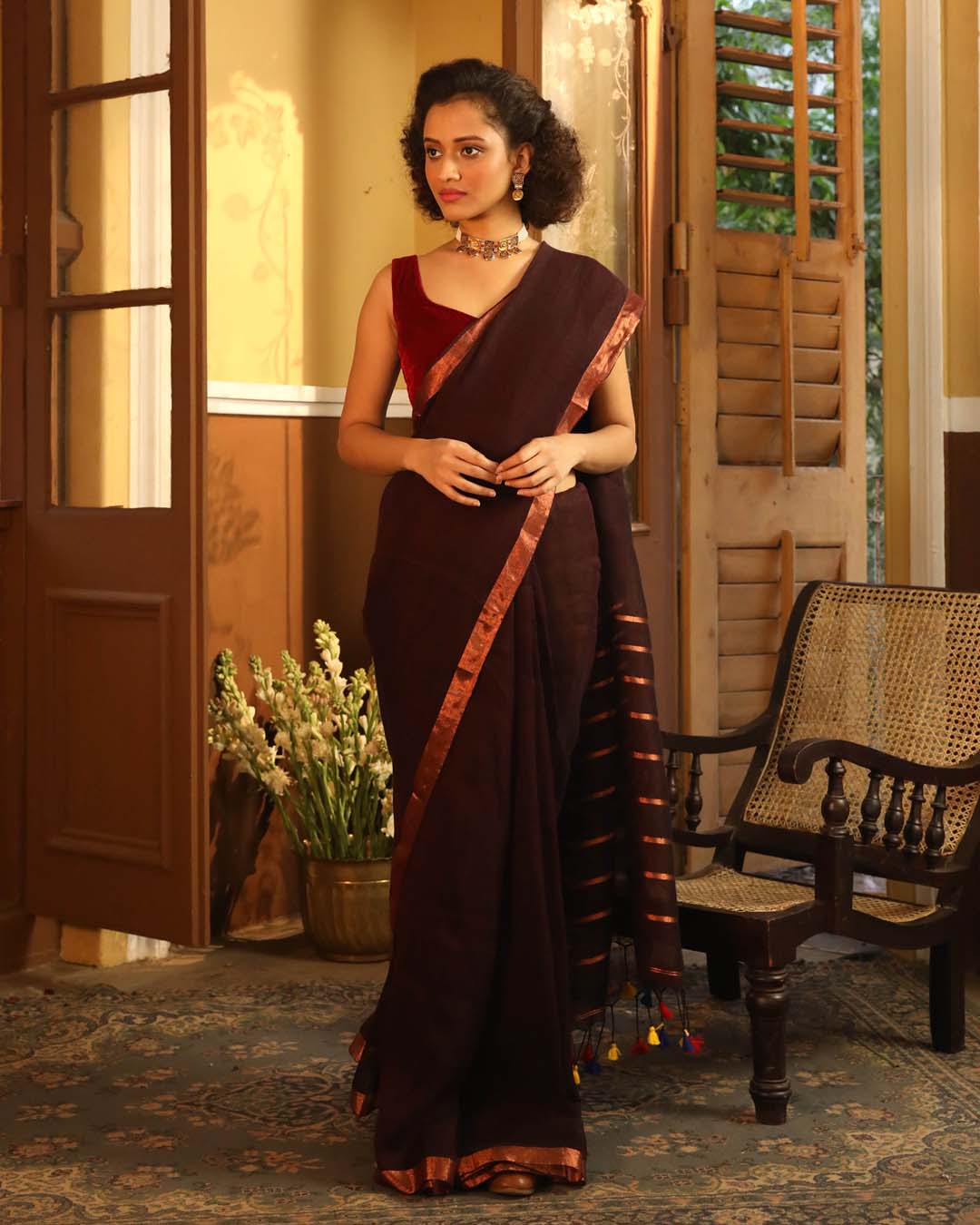 EARTHY ELEGANCE (HANDLOOM PURE LINEN SAREE)