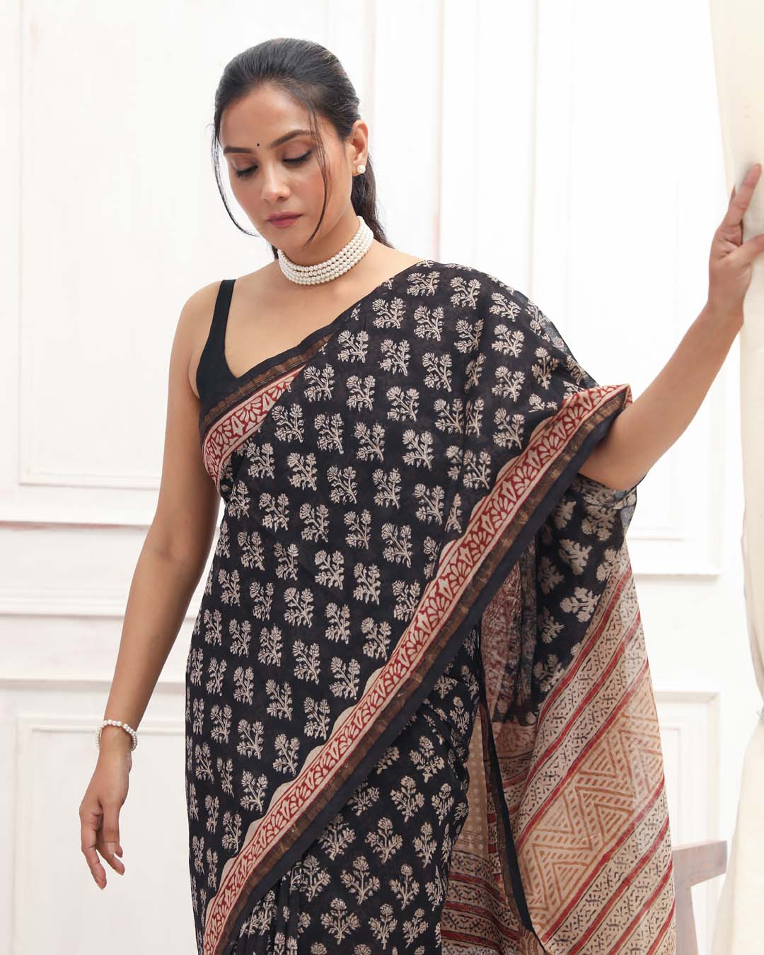 MIDNIGHT MUSE: (BAGRU SILK COTTON SAREE)
