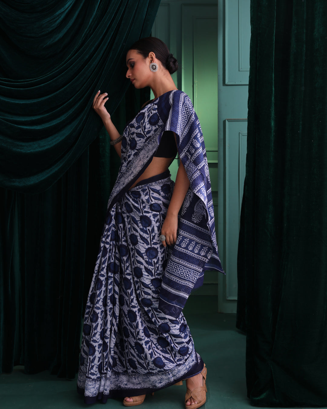 OCEANIC ELEGANCE (IKKAT MUL MUL COTTON SAREE)