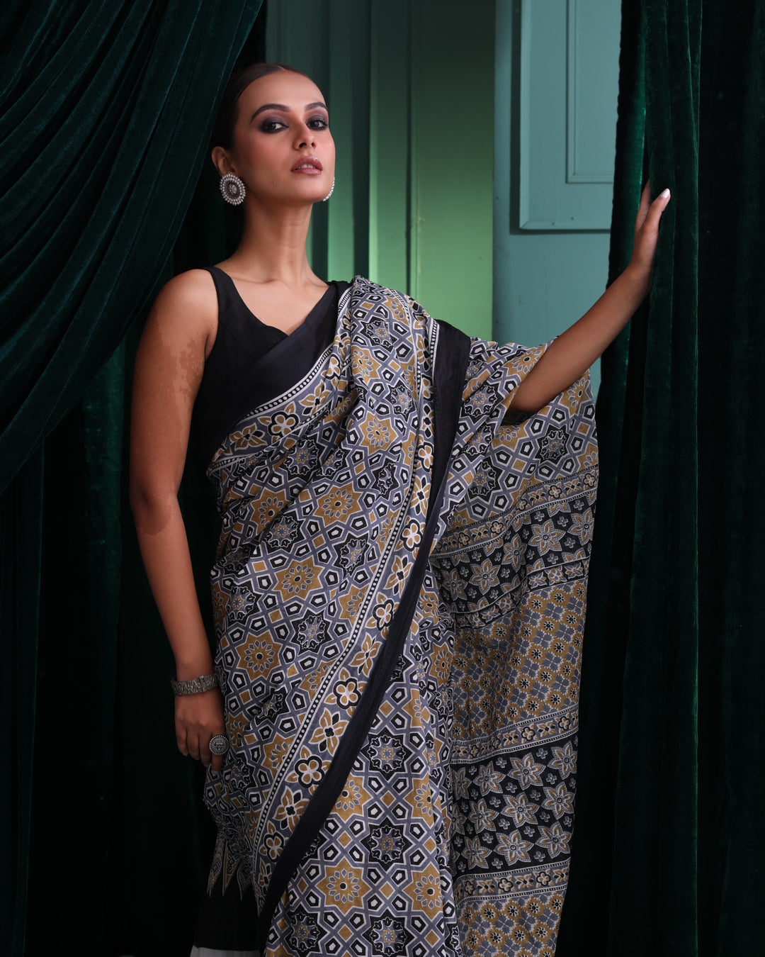STEEL SERENITY ( SAREE)
