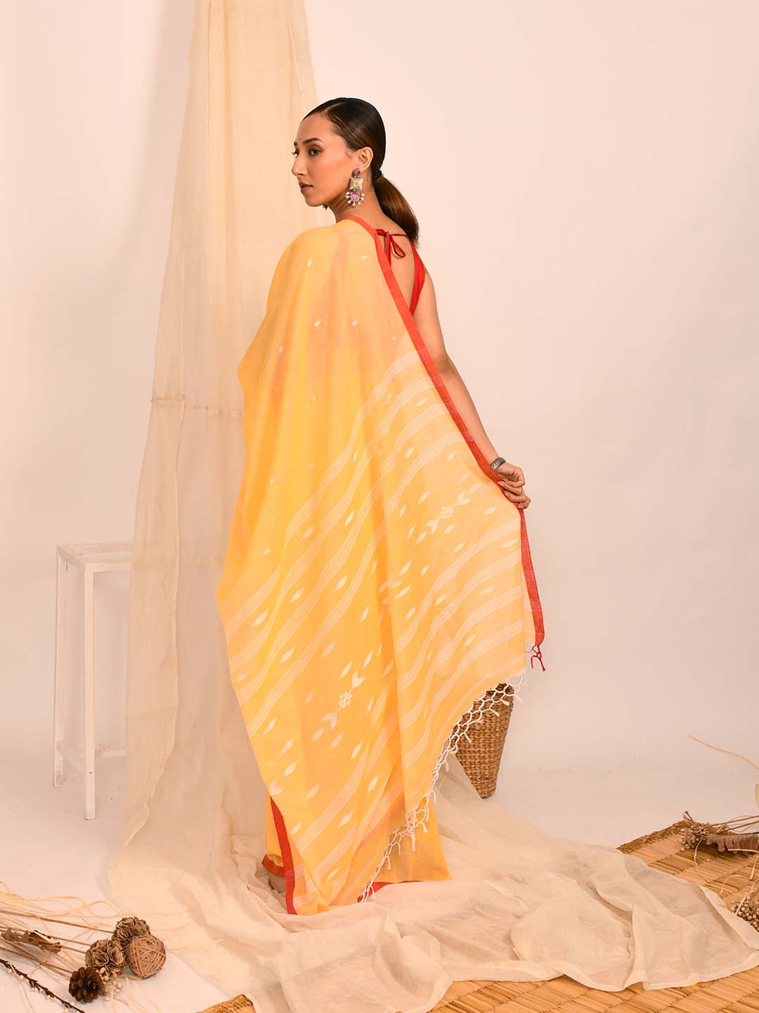 GOLDEN REVERIE (HANDLOOM 100% PURE COTTON SAREE)