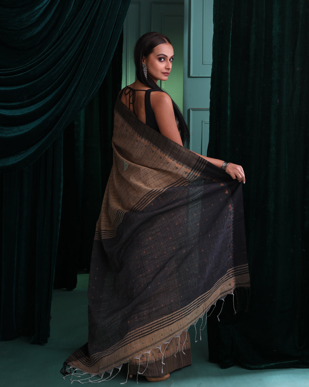 MUTED CHARM (HANDLOOM COTTON BLEND SAREE)