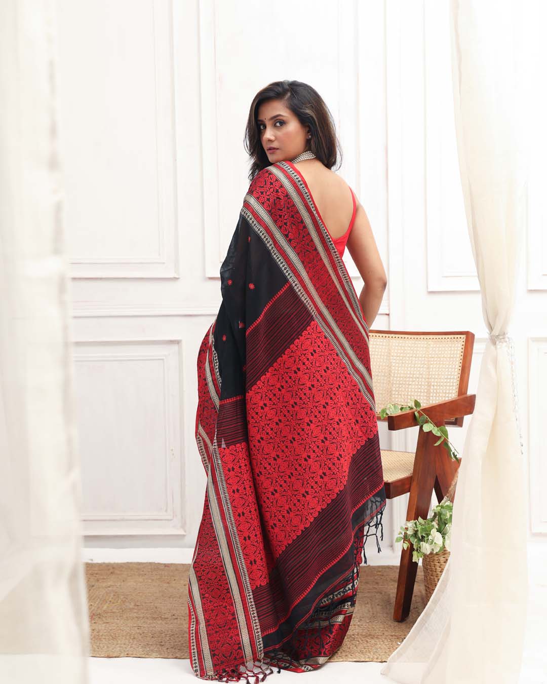 ONYX GRACE (HANDLOOM 100% PURE COTTON SAREE)
