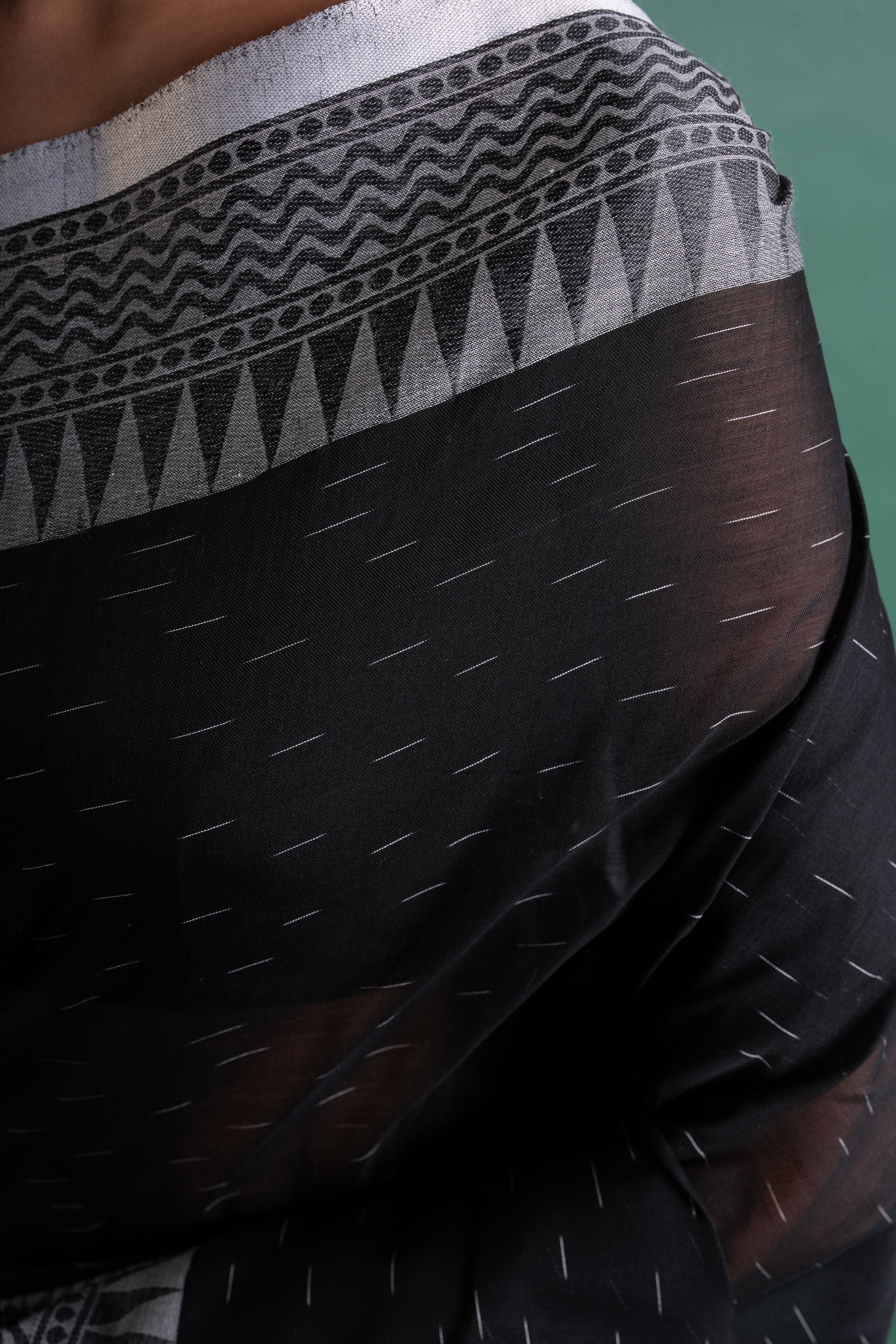 Noir Whispers – Black & White Bengal Handloom Cotton Saree