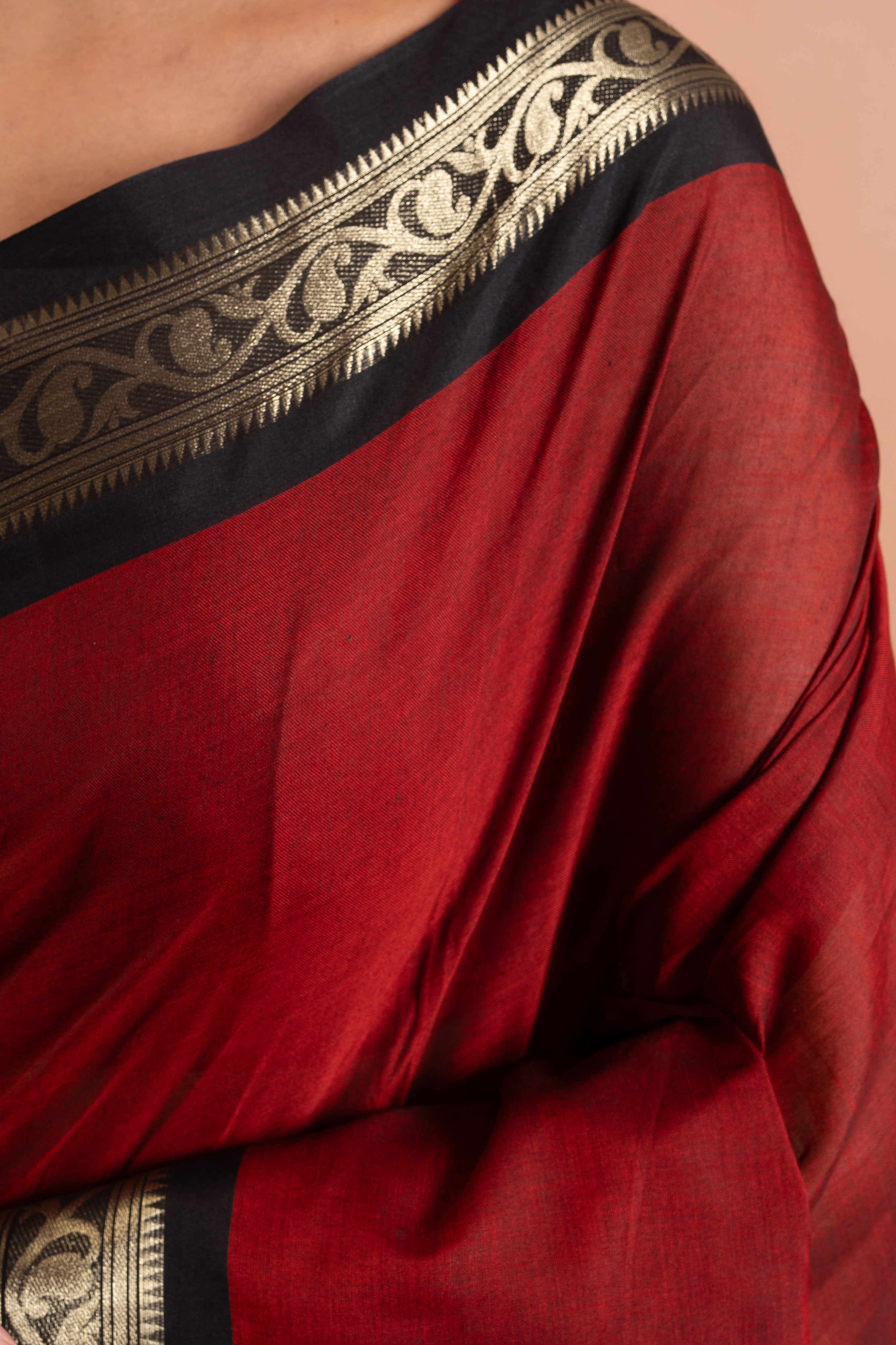 Ruby Noir Zari-Border Handloom Saree