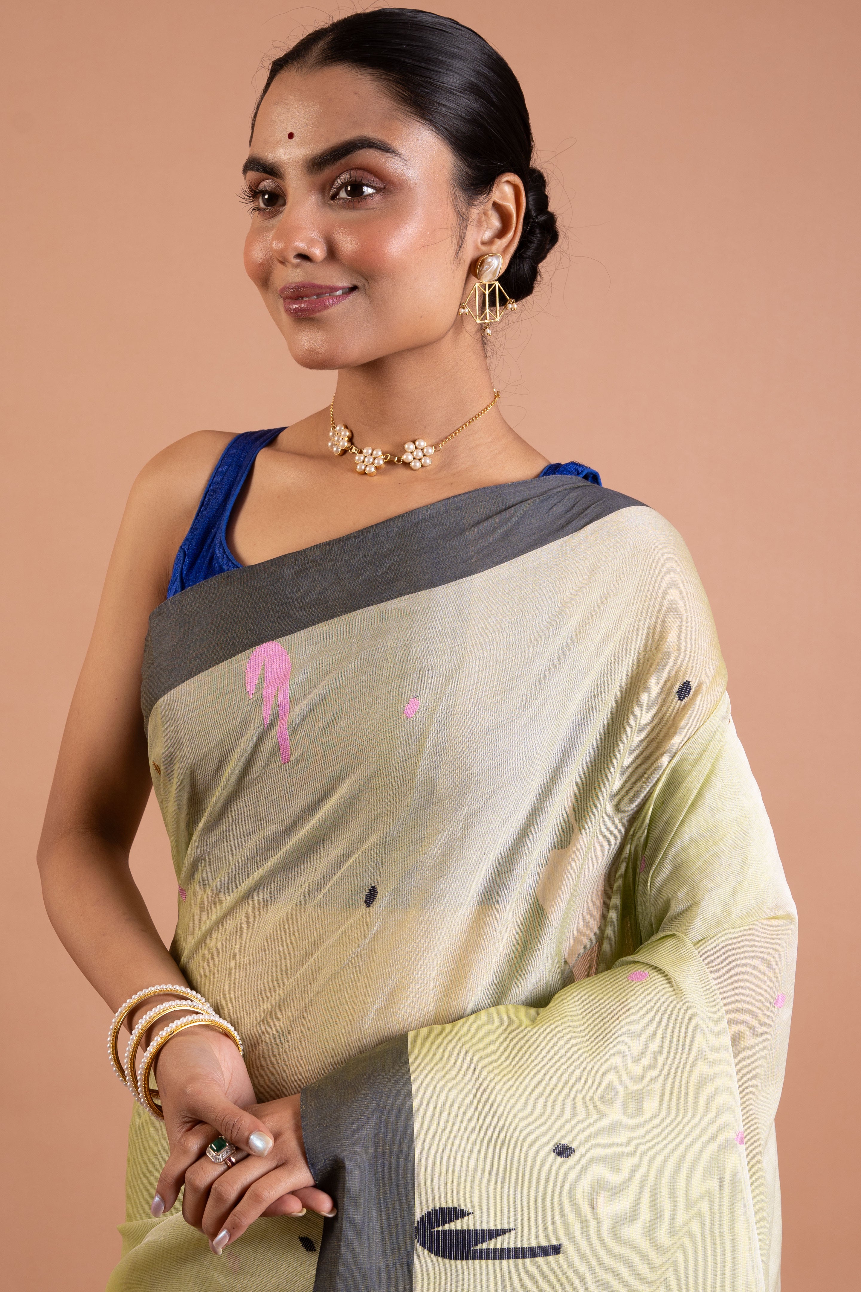 Misty Meadow Handloom Cotton Saree – Ivory & Slate Grey