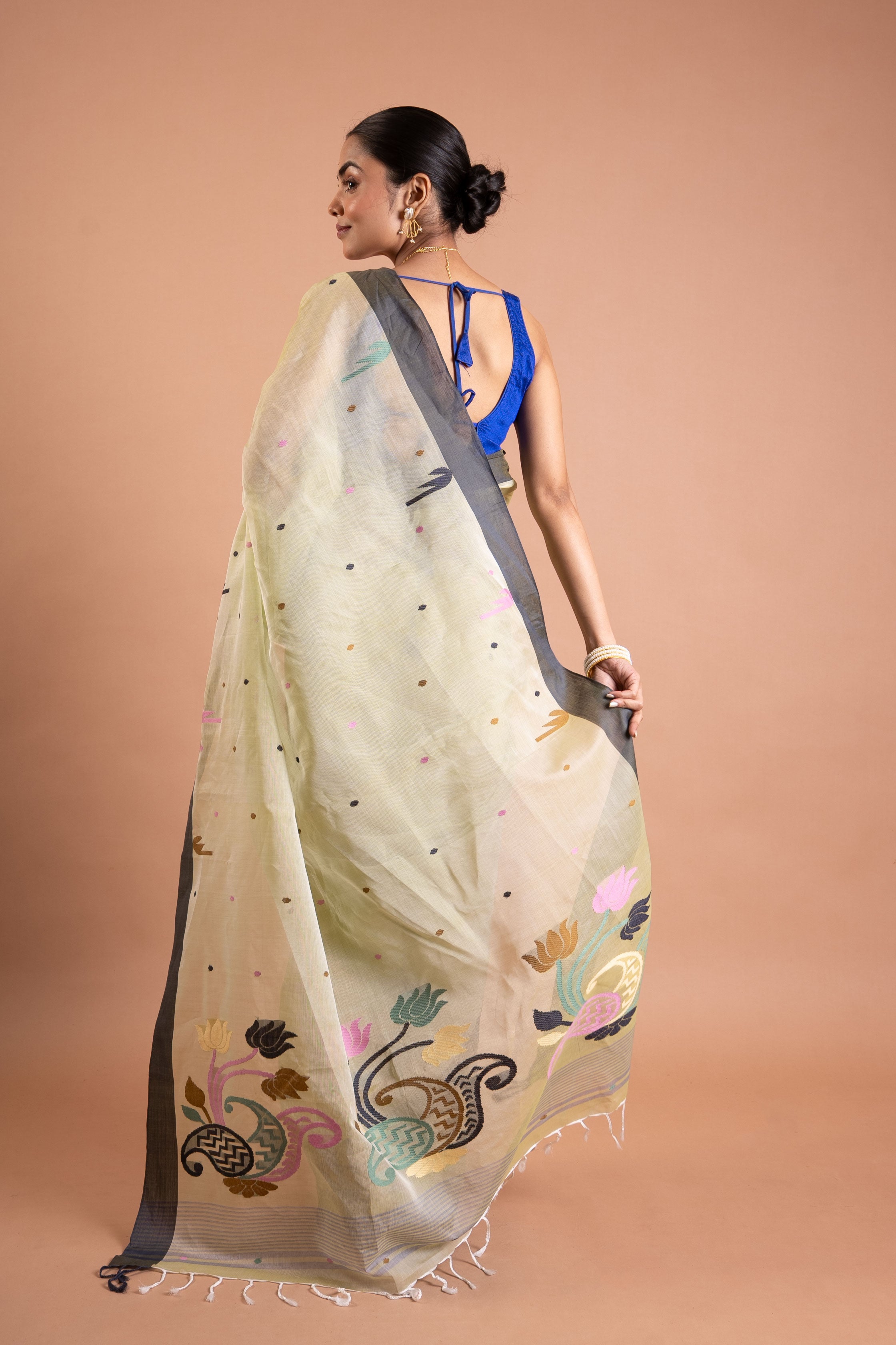 Misty Meadow Handloom Cotton Saree – Ivory & Slate Grey