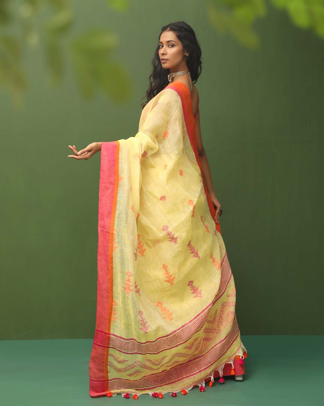 GOLDEN RADIANCE (HANDLOOM PURE LINEN SAREE)