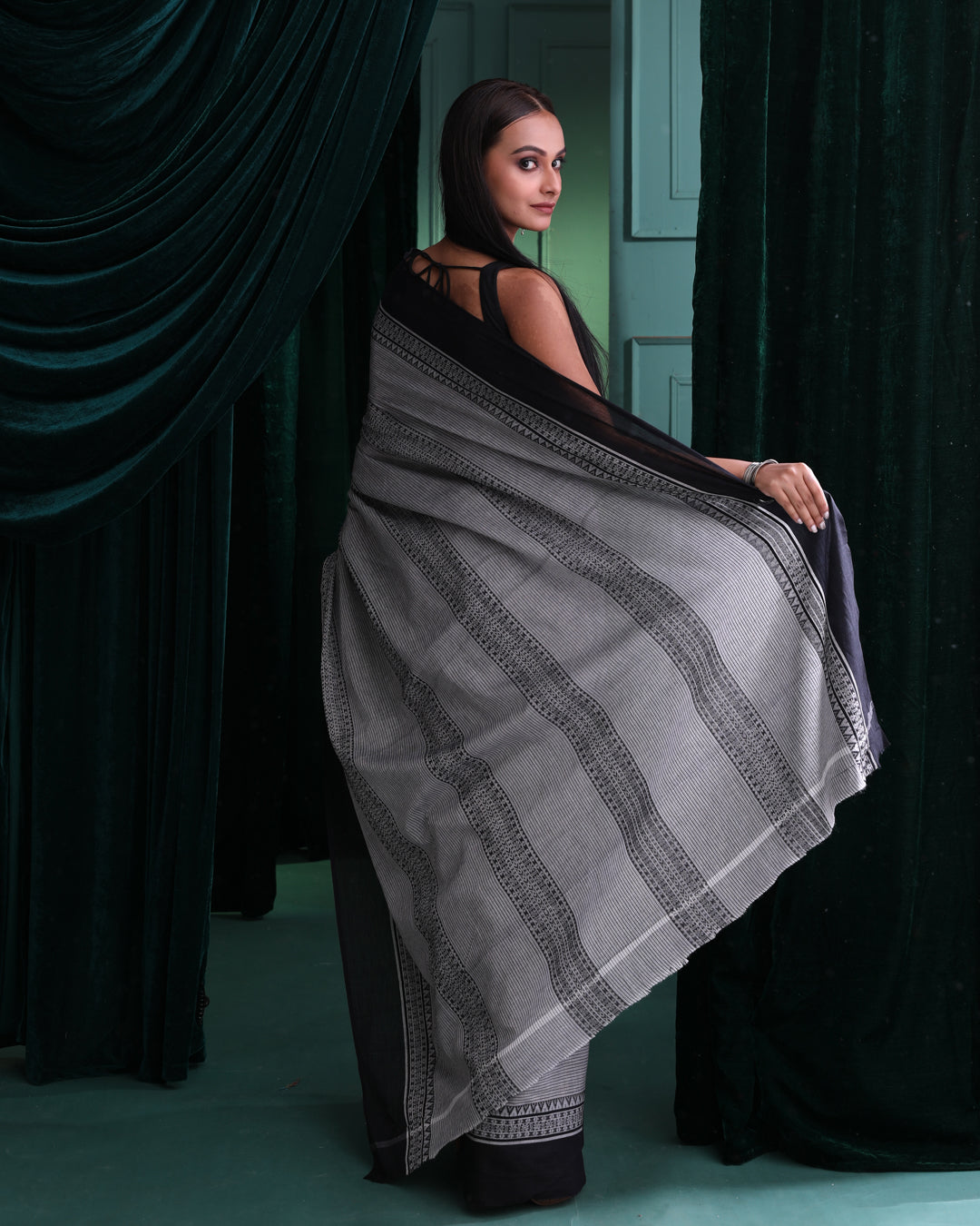 EBONY STRIPES (TAANT SAREE)