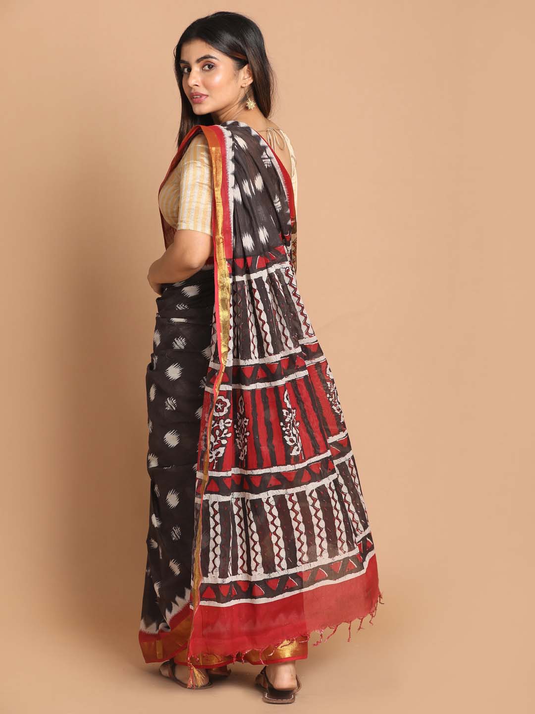 Indethnic Printed Pure Cotton Saree in Black - View 3