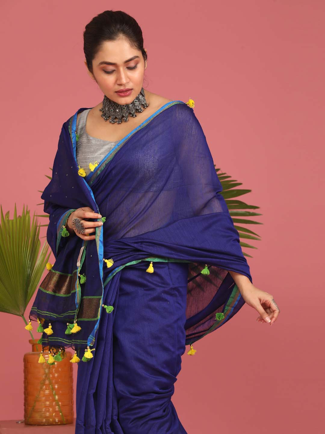 Indethnic Maroon and Green Solid Colour Blocked Saree with Tassles - View 2