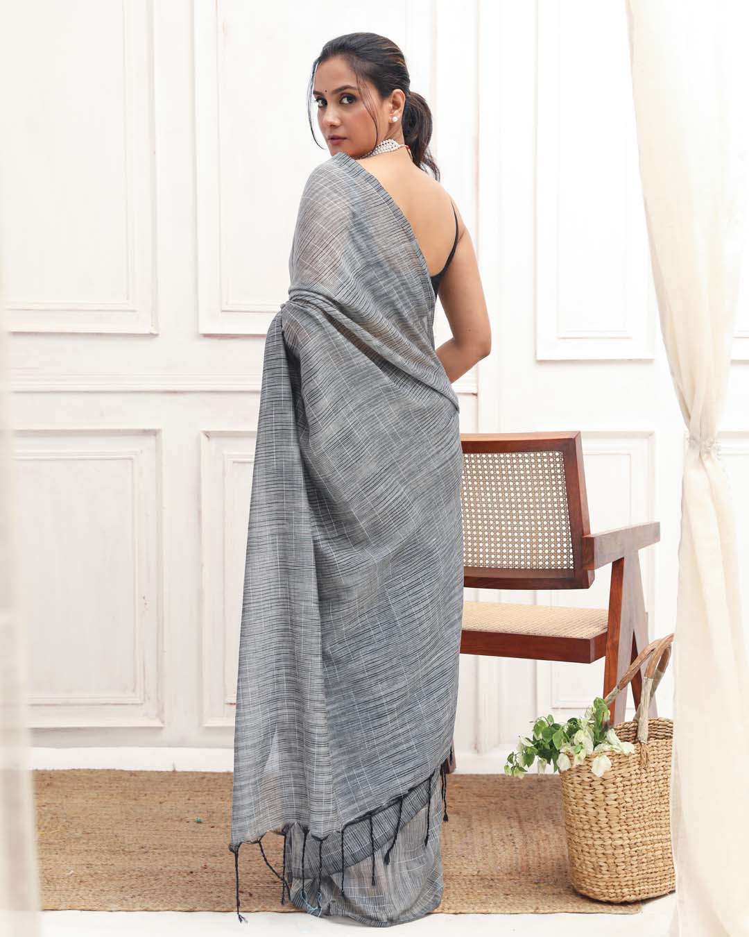 ONYX CHIC (BENGAL HANDLOOM COTTON BLEND SAREE)
