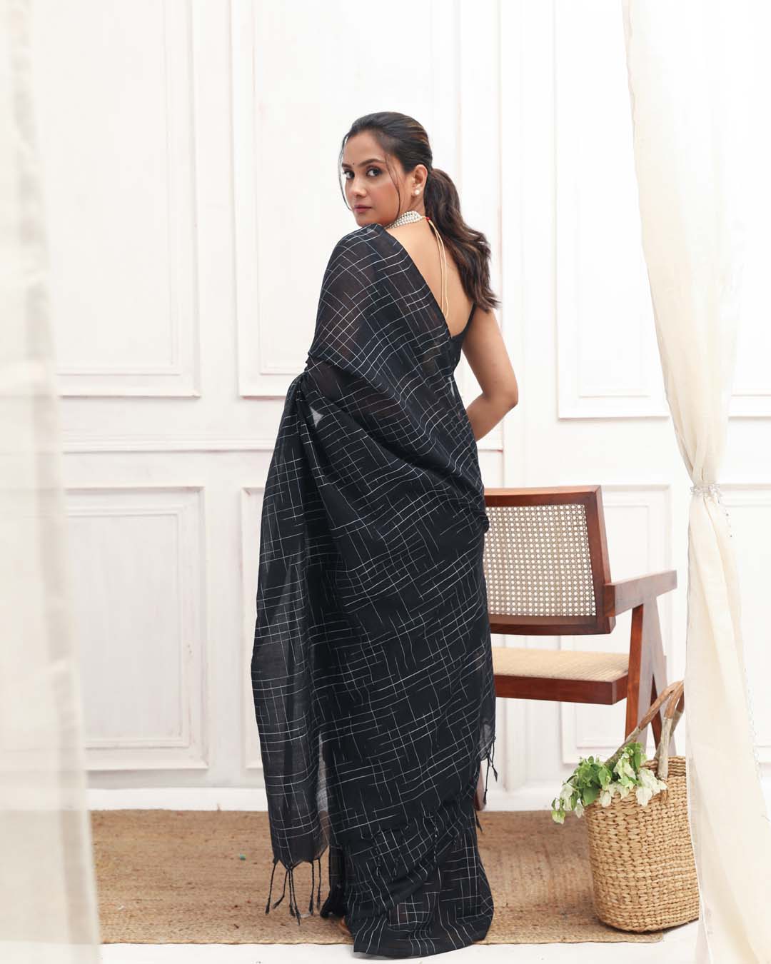 MIDNIGHT ELEGANCE (BENGAL HANDLOOM COTTON BLEND SAREE)