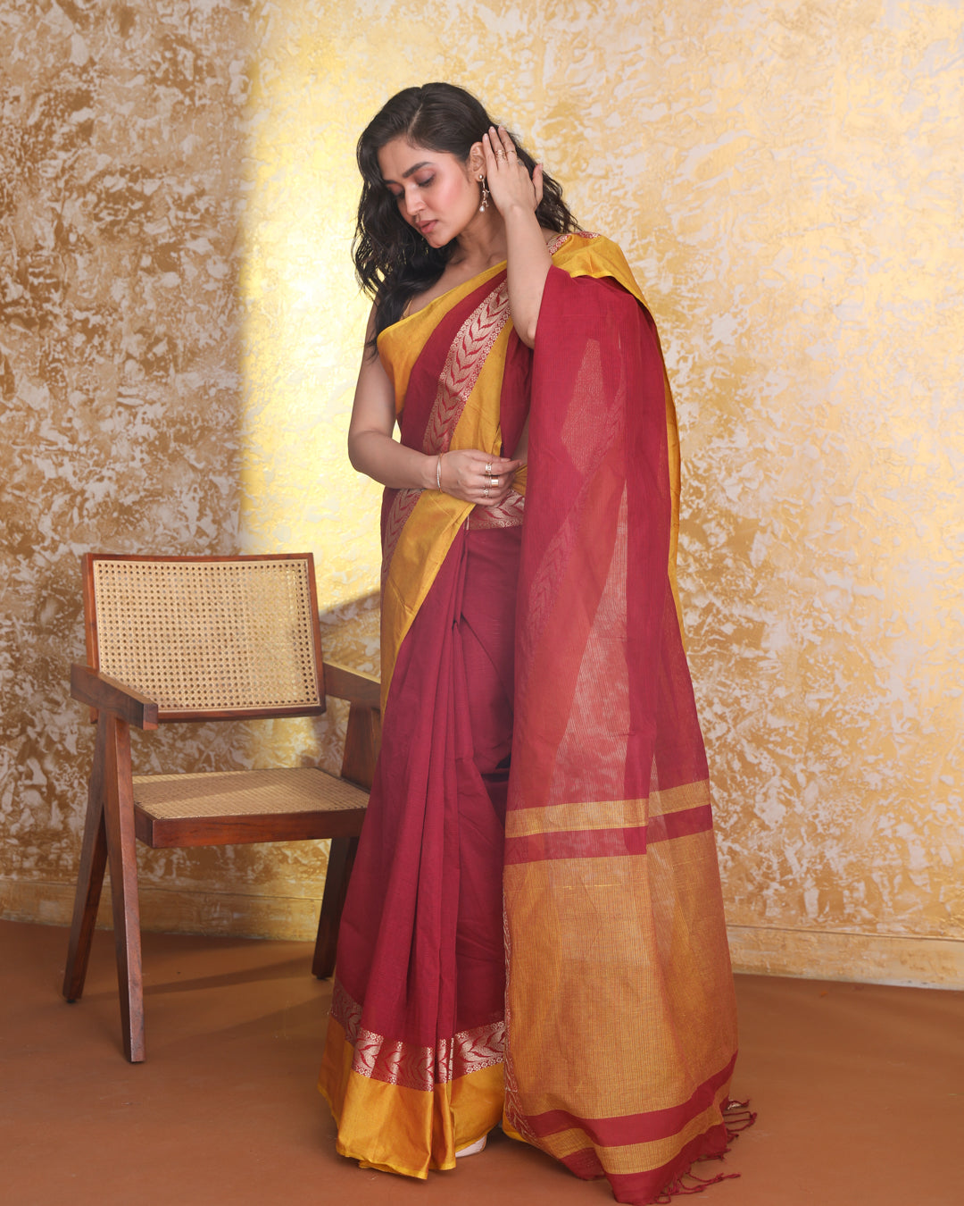 MAJESTIC CHARM (JAMDANI SAREE)