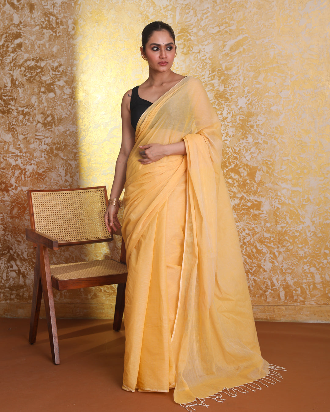 RADIANT POISE (HANDLOOM 100% PURE COTTON SAREE)