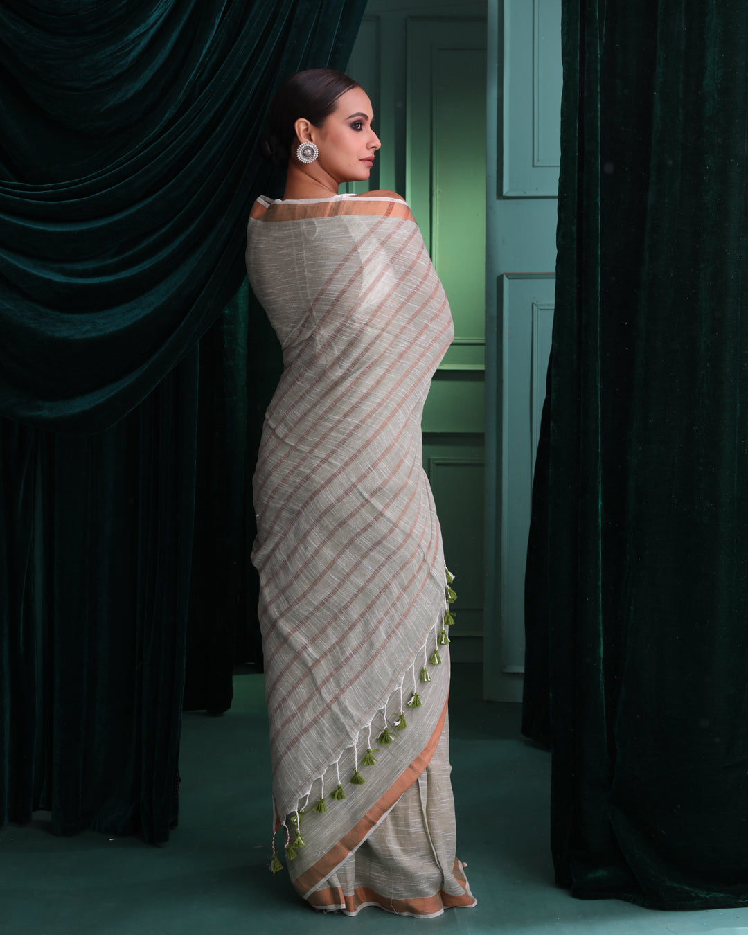 VERDANT CONFIDENCE (HANDLOOM PURE LINEN SAREE)