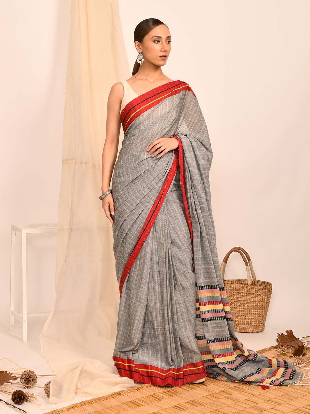 MOONLIT GRACE (BENGAL HANDLOOM 100% PURE COTTON SAREE)