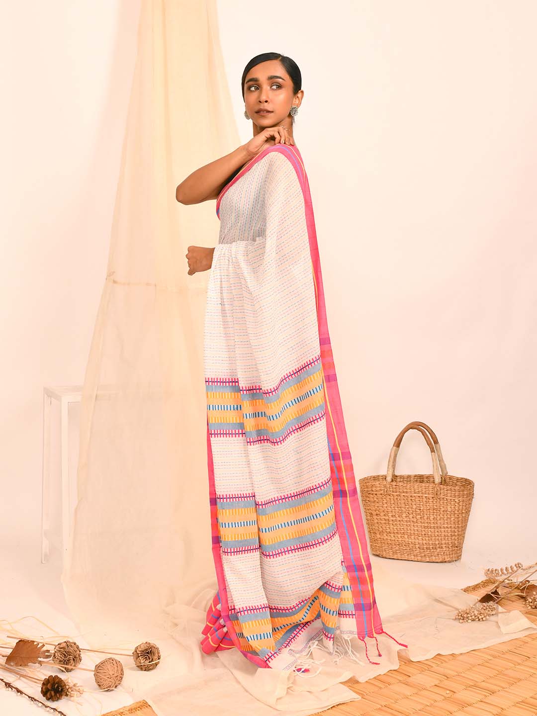 WOVEN GRACE (BENGAL HANDLOOM COTTON BLEND SAREE)