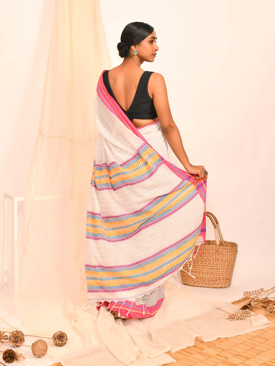WOVEN GRACE (BENGAL HANDLOOM COTTON BLEND SAREE)