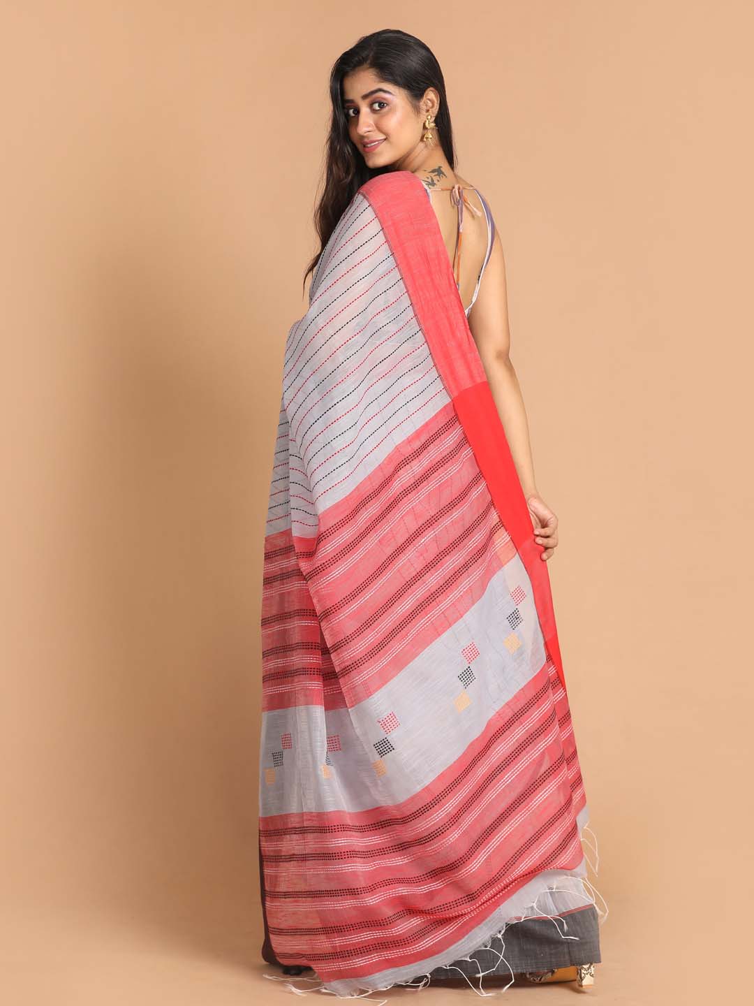 Indethnic Silver Bengal Handloom Cotton Blend Work Saree - View 3