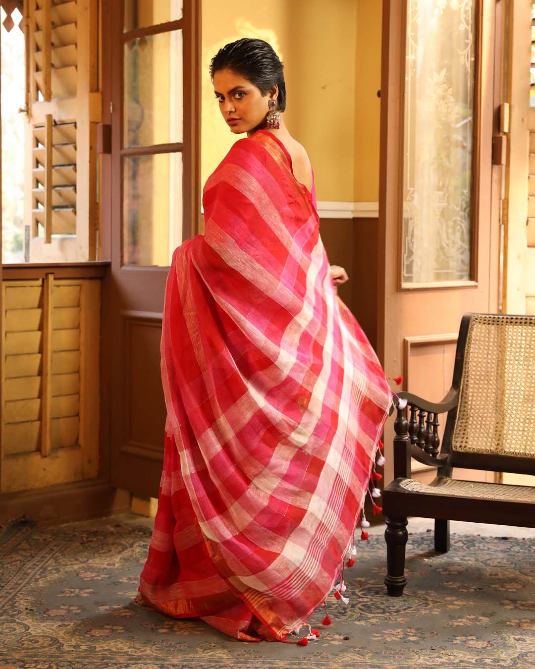 CRIMSON FLAIR  (BENGAL HANDLOOM PURE LINEN SAREE)