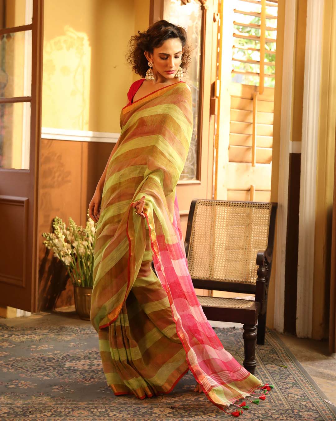 VERDANT ELEGANCE (BENGAL HANDLOOM PURE LINEN SAREE)