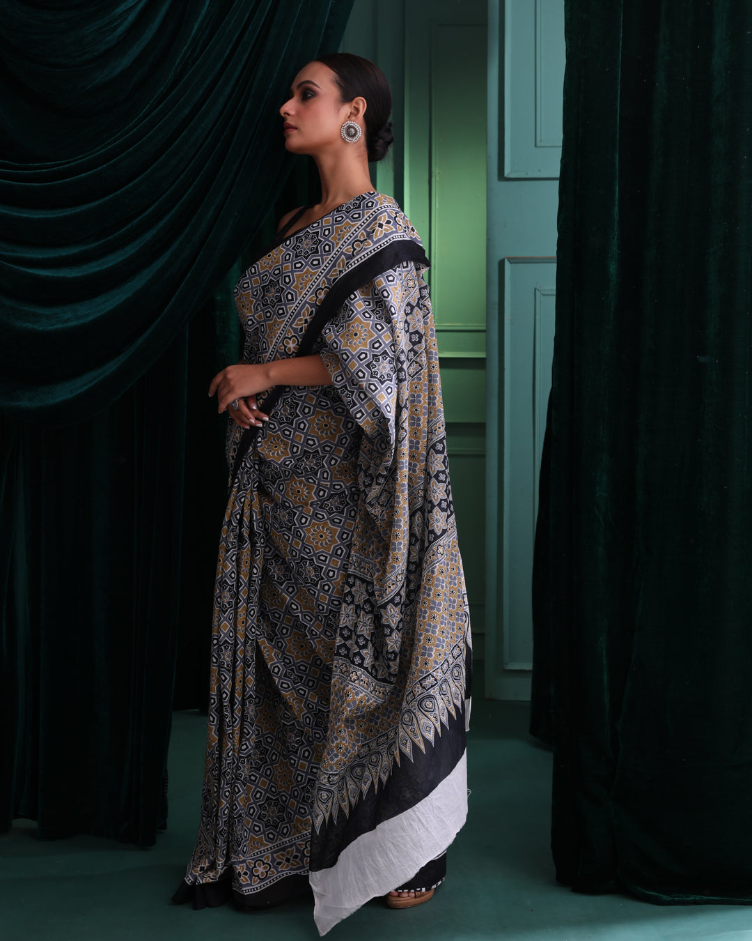 STEEL SERENITY (  SAREE)