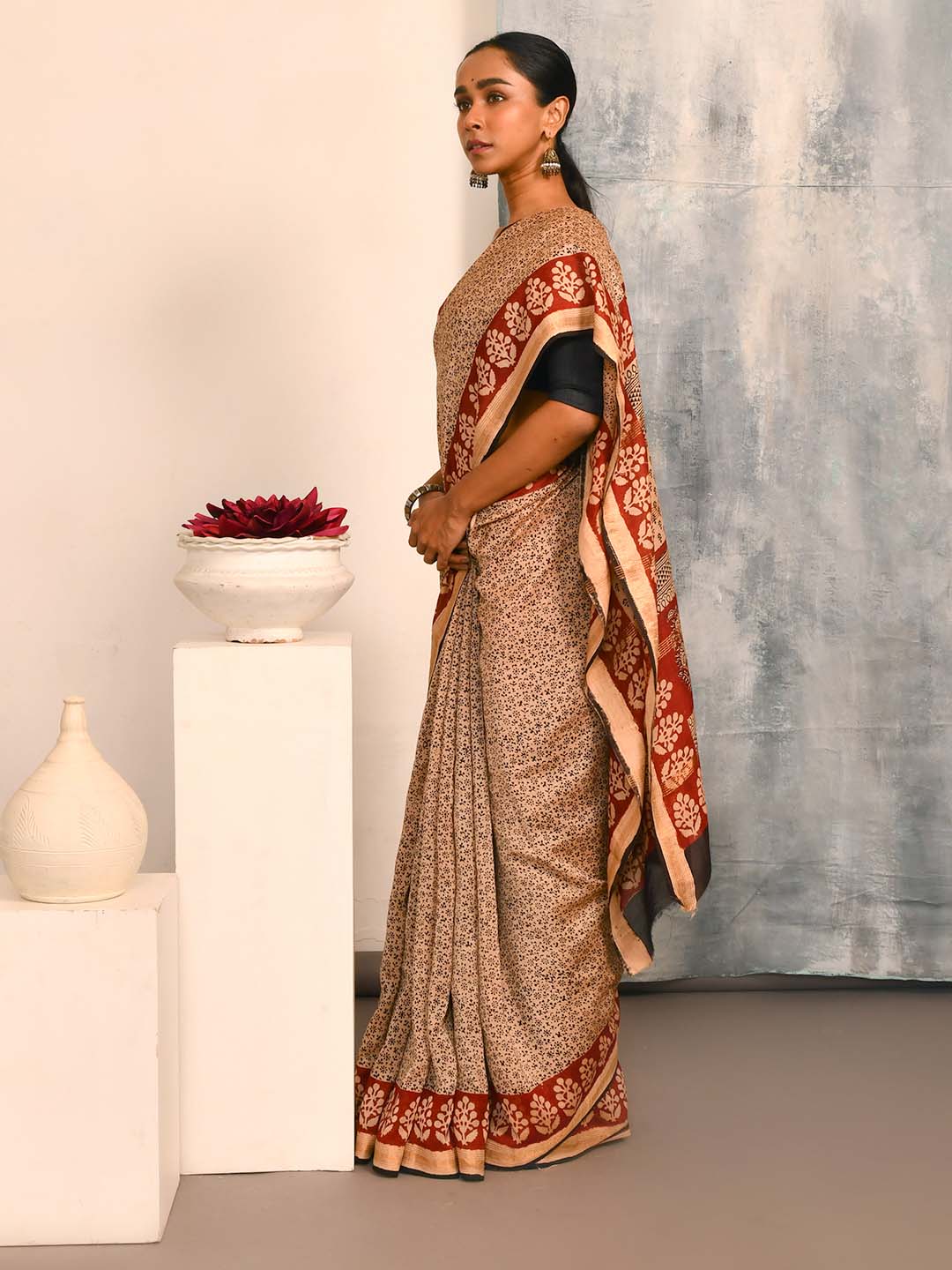 BEIGE HARMONY (BAGRU SILK COTTON SAREE)