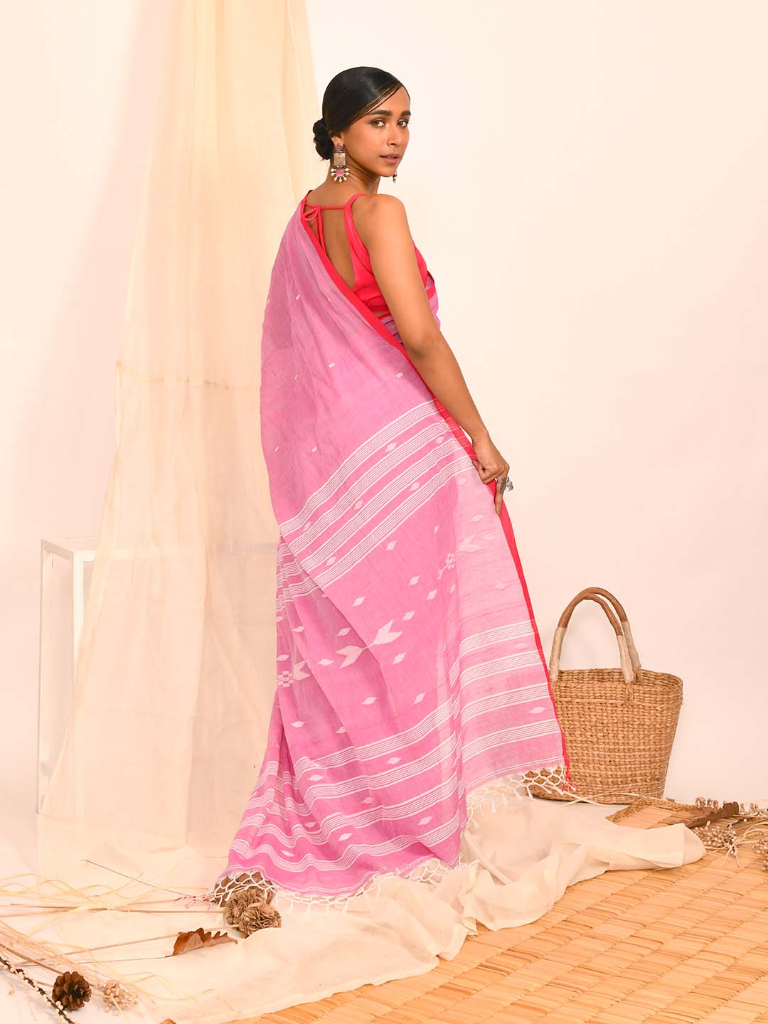 ROSE EMBRACE (HANDLOOM 100% PURE COTTON SAREE)