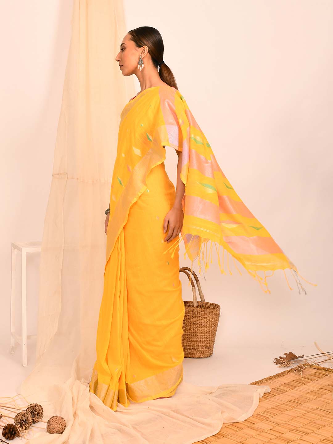 GOLDEN THREADS (HANDLOOM LIVA SAREE)