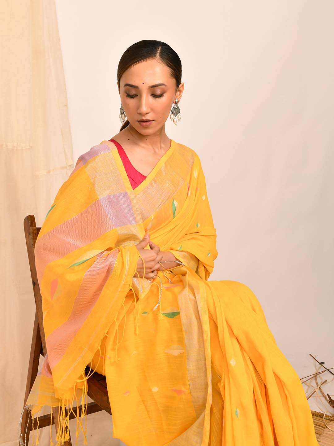 GOLDEN THREADS (HANDLOOM LIVA SAREE)