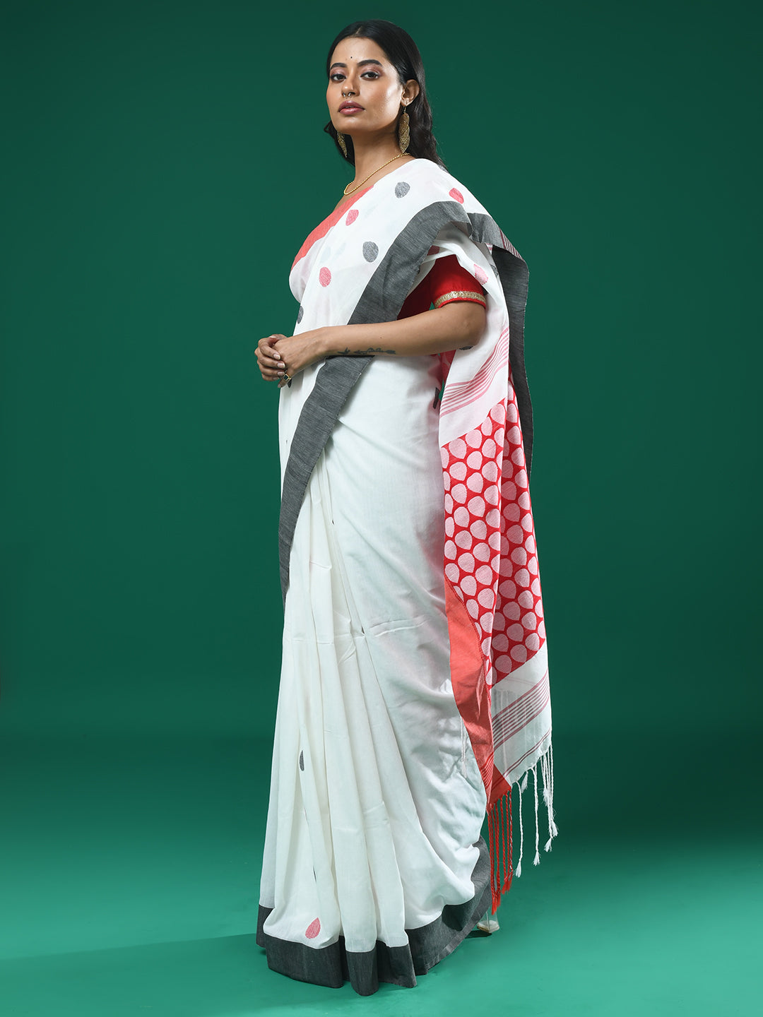 IVORY ELEGANCE (HANDLOOM 100% PURE COTTON SAREE)