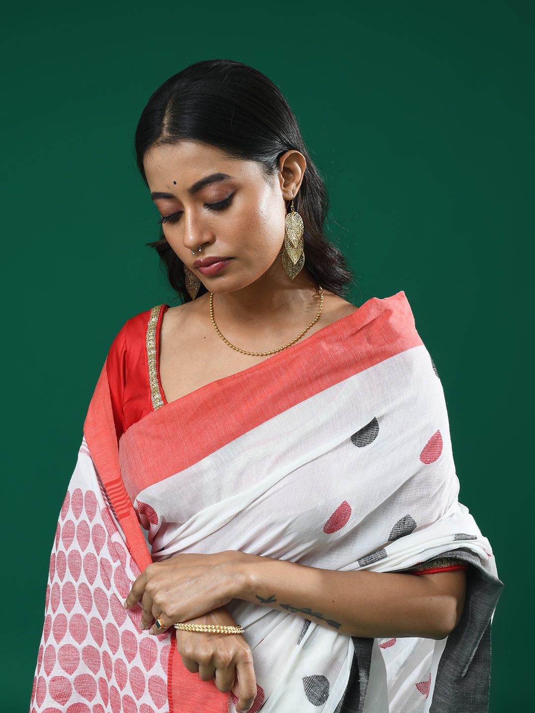 IVORY ELEGANCE (HANDLOOM 100% PURE COTTON SAREE)