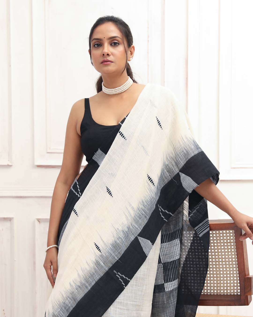NOIR ALLURE (HANDLOOM 100% PURE COTTON SAREE)