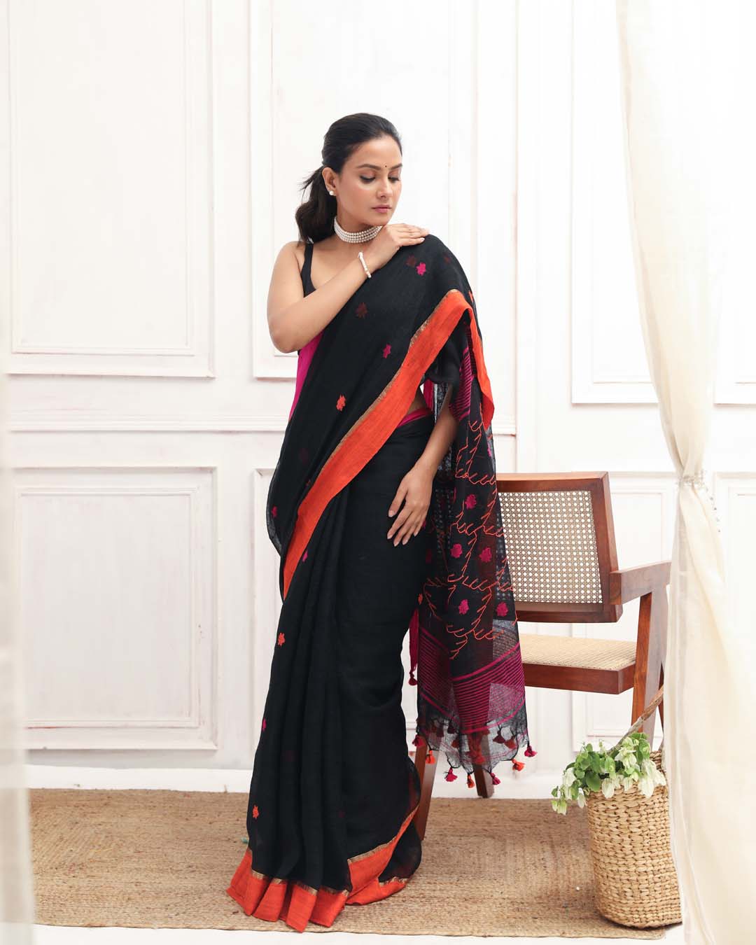 EVERYDAY ELEGANCE (HANDLOOM PURE LINEN SAREE)