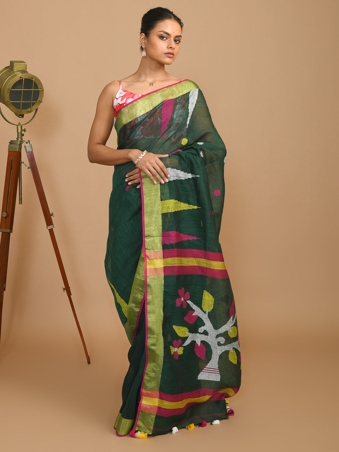 VERDANT CHARM (HANDLOOM PURE LINEN SAREE)