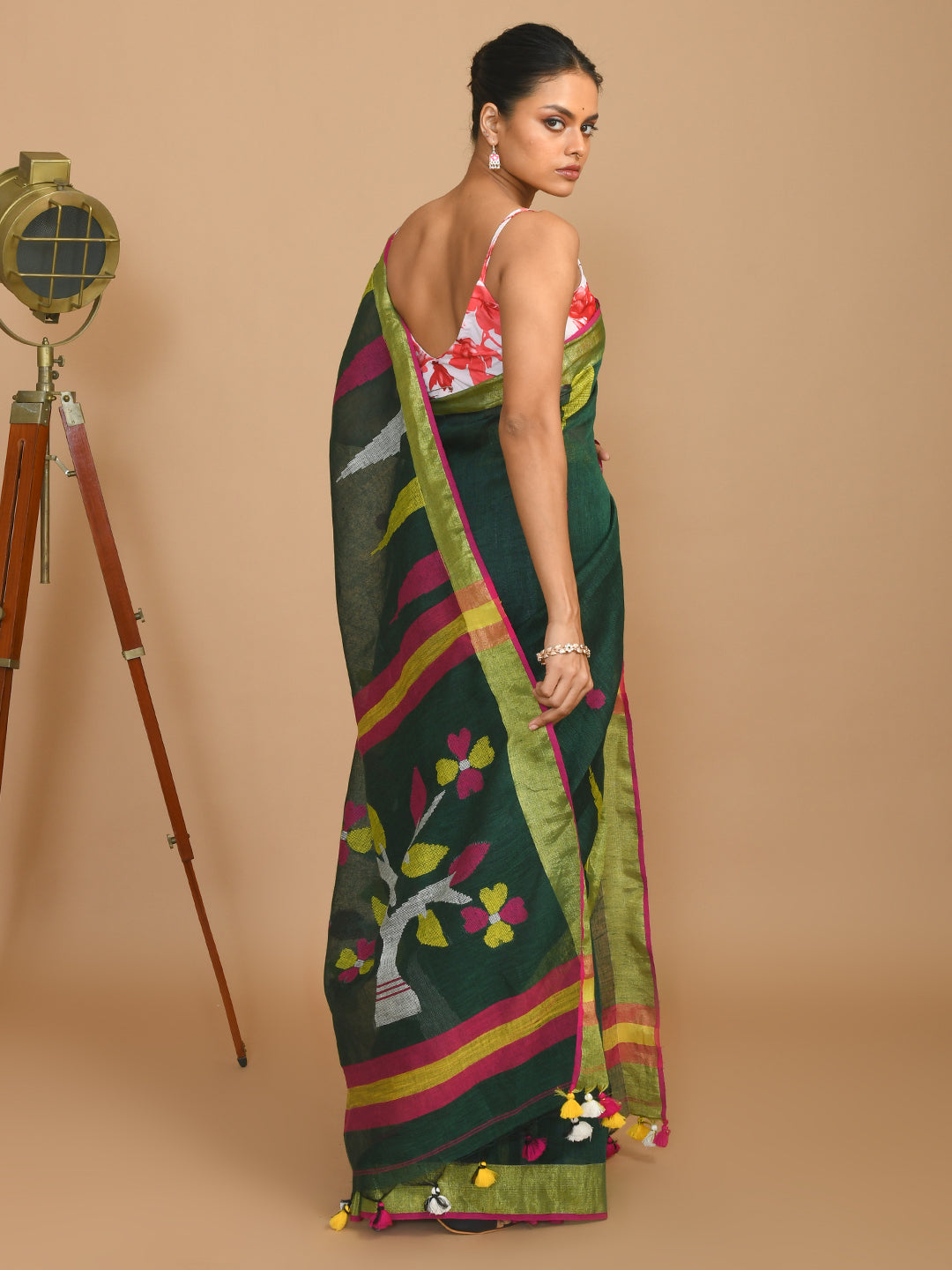 VERDANT CHARM (HANDLOOM PURE LINEN SAREE)