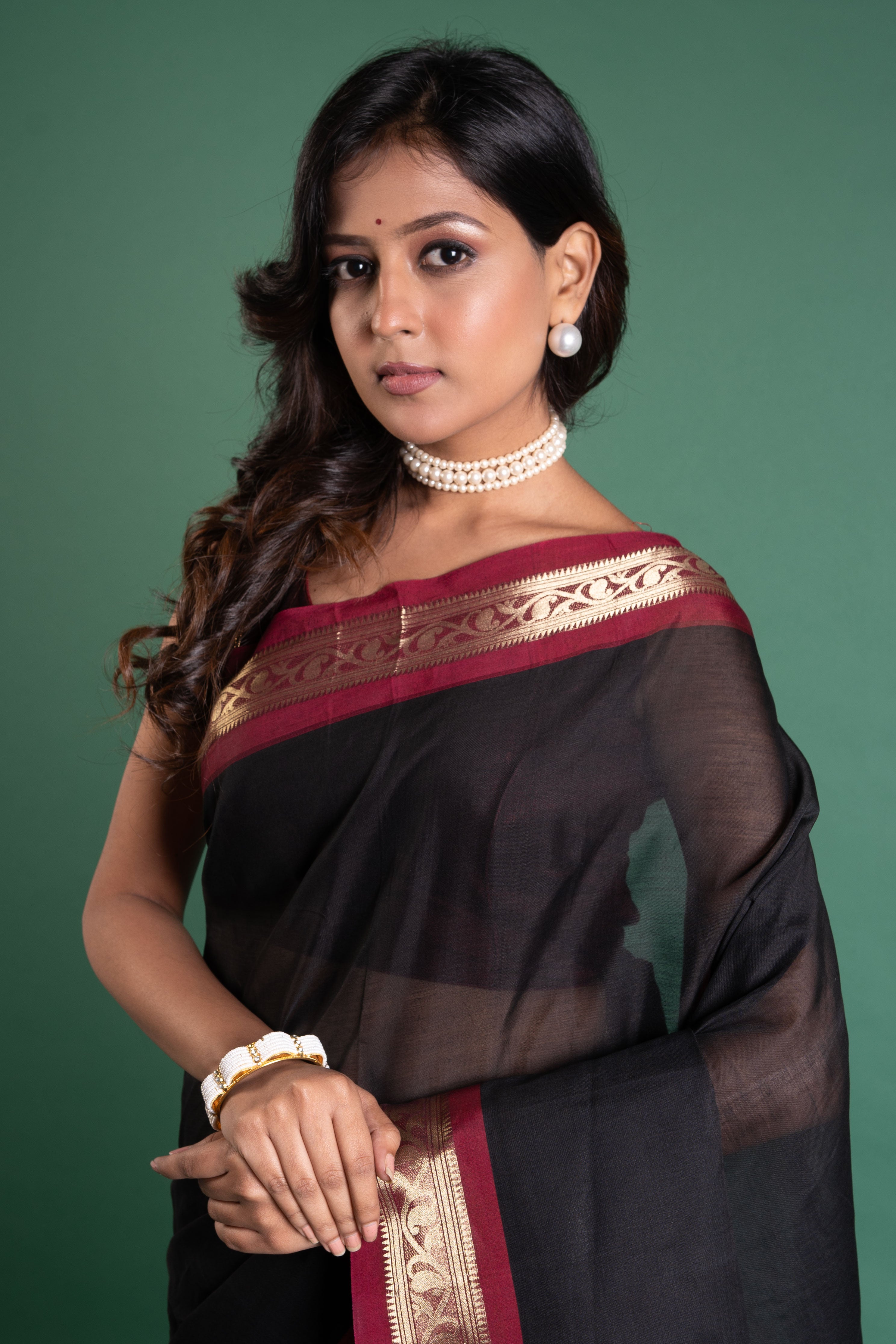 Noir Saptak Onyx-Maroon Bengal Handloom Cotton Saree