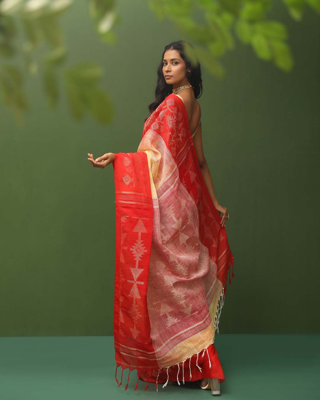 SUNLIT ELEGANCE (HANDLOOM PURE LINEN SAREE)