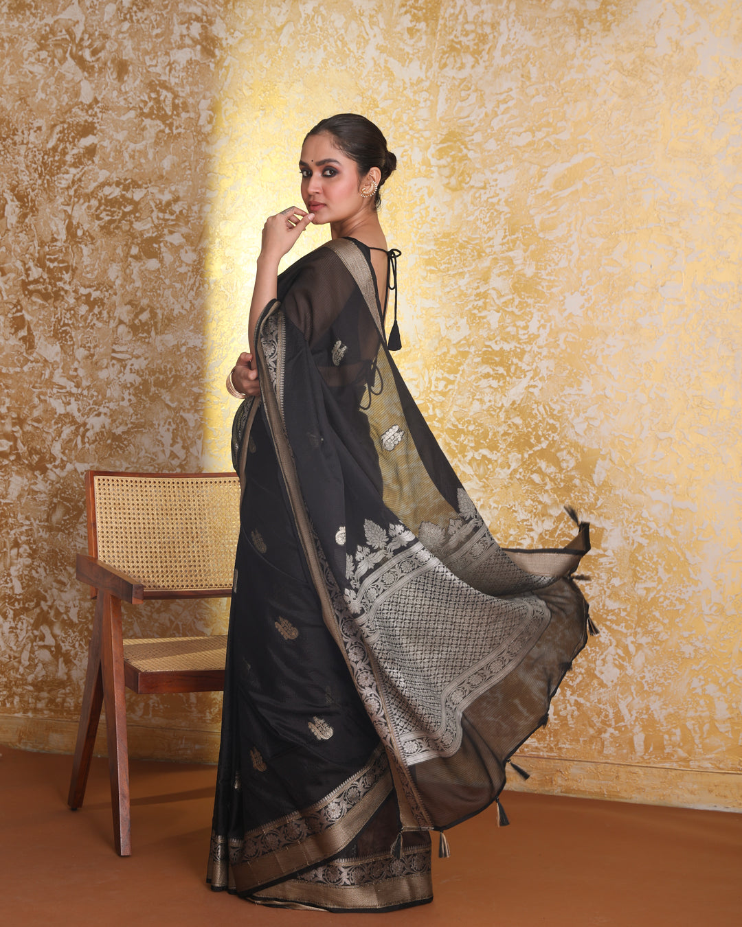 NOIR ELEGANCE (BANARASI ART SILK SAREE)