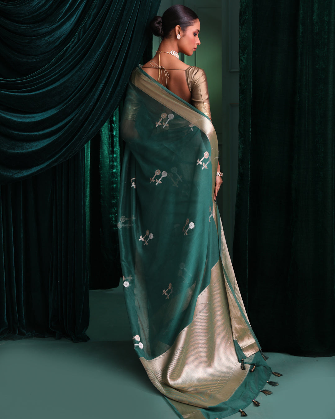 EMERALD ELEGANCE (BANARASI ART SILK SAREE)