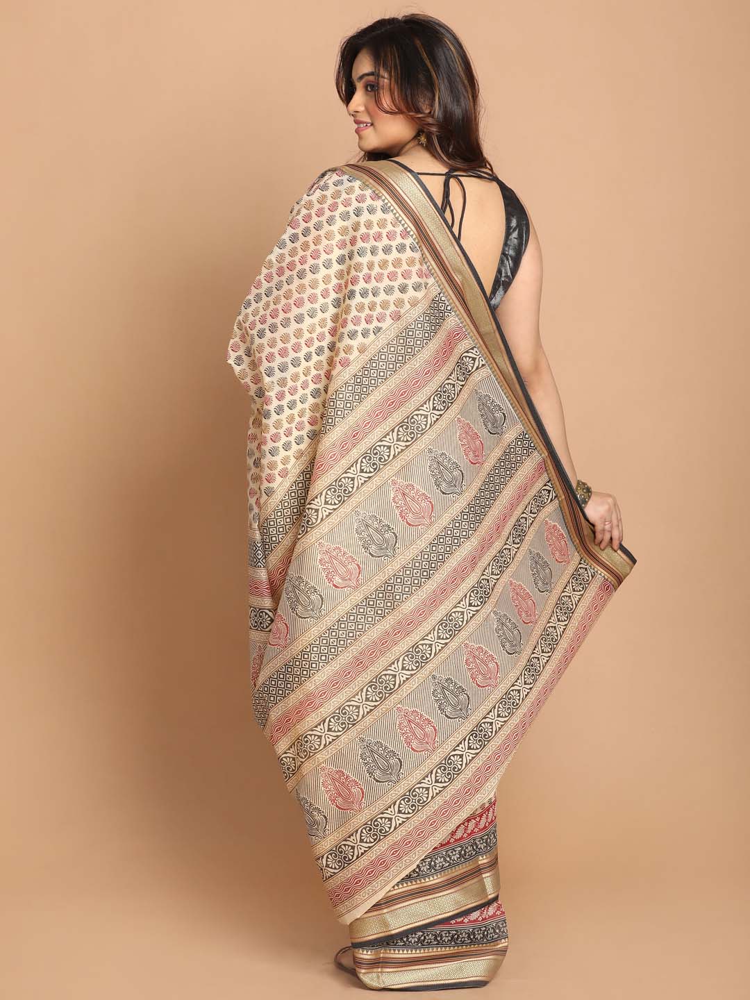 Indethnic Printed Cotton Blend Saree in Black - View 3