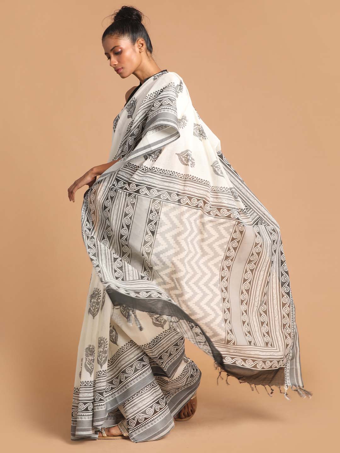 Indethnic Printed Pure Cotton Saree in Black - View 2