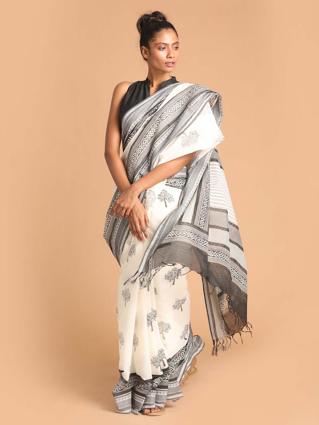 Indethnic Printed Pure Cotton Saree in Black - View 1