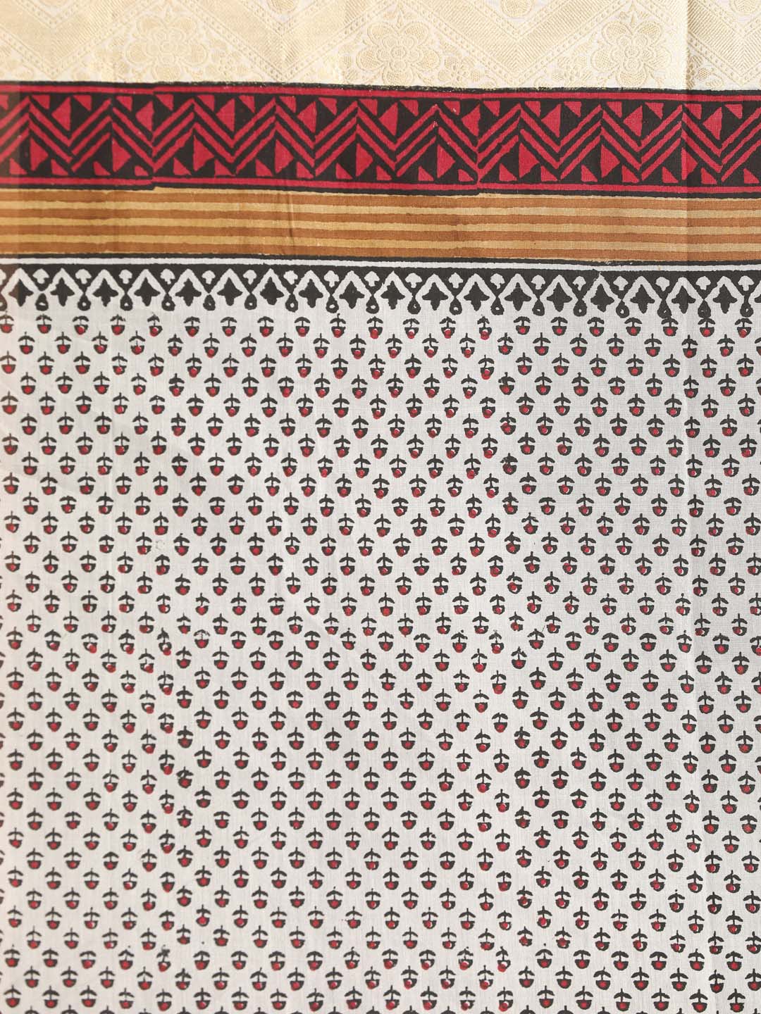 Indethnic Printed Cotton Blend Saree in Black - Saree Detail View