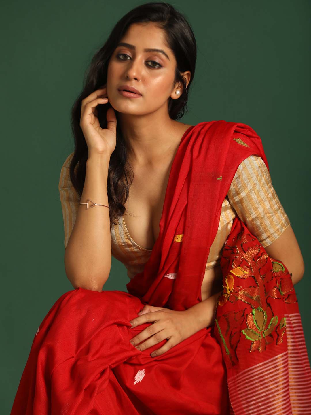 CRIMSON ELEGANCE (HANDLOOM COTTON BLEND SAREE)