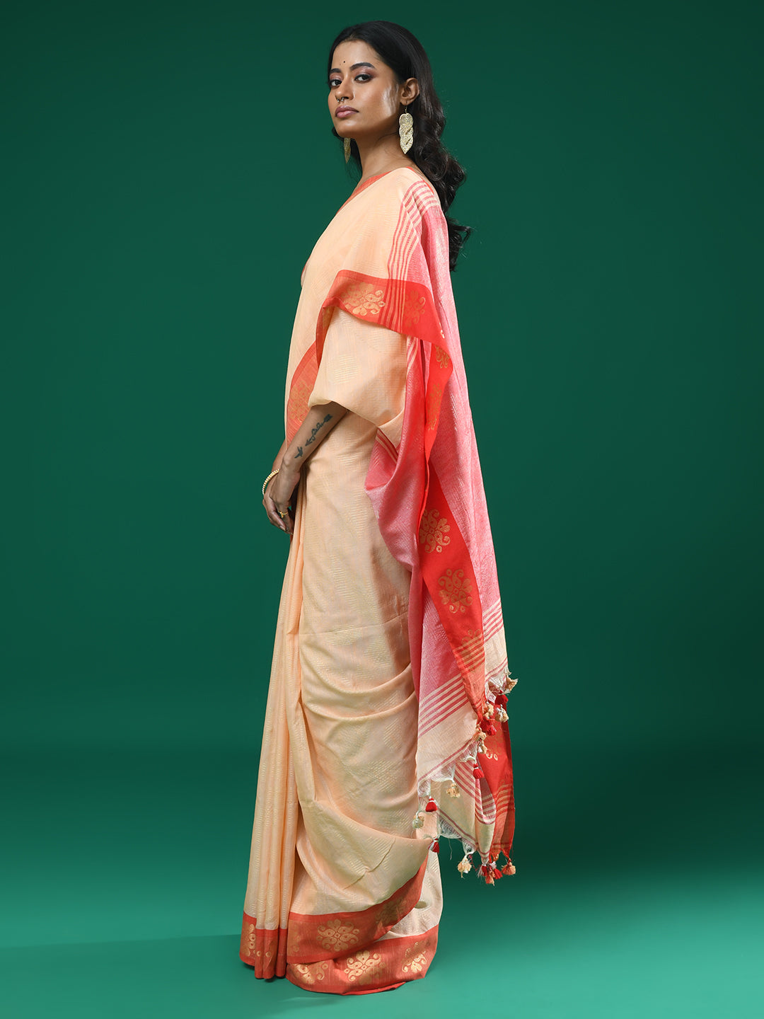 CORAL ELEGANCE (HANDLOOM COTTON BLEND SAREE)
